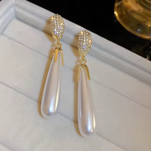 Modern Elegant Gold Pearl Drop Earrings - Picture 6 of 7